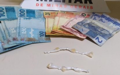 Homem é preso após tentar esconder pedras de crack na boca, no bairro São Pedro