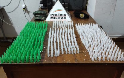 Polícia Militar prende dois jovens com quase 700 pinos de cocaína em São Pedro do Suaçuí