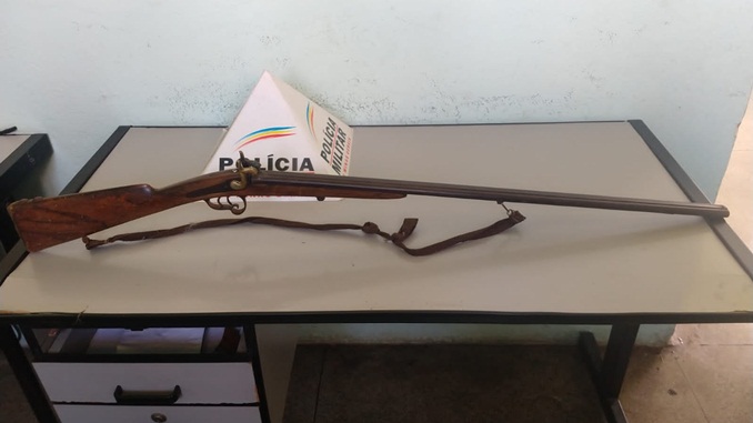 Polícia Militar apreende arma de fogo durante operação no Bairro São José, em Conselheiro Lafaiete
