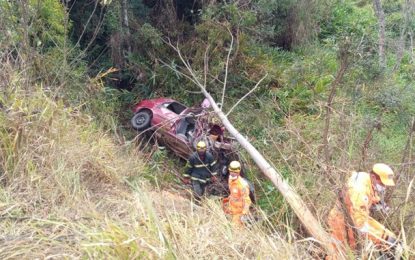 Acidente automobilístico envolvendo três vítimas, sendo uma fatal