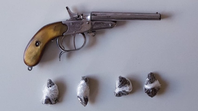 Polícia Militar apreende arma de fogo, em Desterro do Melo