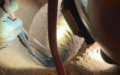 Criança de 2 anos é resgatada após cair em buraco de 4 metros em Uberlândia