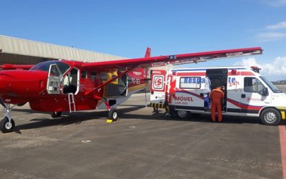Avião Arcanjo 09 faz primeiro voo de transporte de pacientes