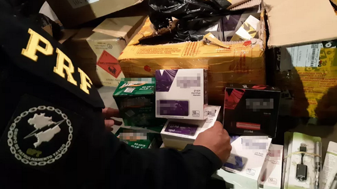 PRF apreende carga de cigarros e acessórios avaliada em R$ 350 mil em Três Corações