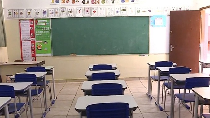 Ministério da Educação pede volta às aulas e garante que profissionais já estão quase 100% vacinados