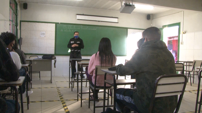 Acordo prevê retorno às aulas presenciais em MG