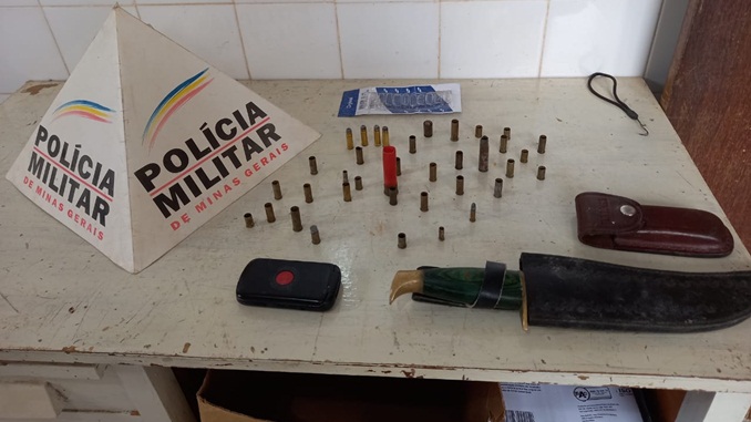 Senhor de 75 anos é preso com munições e armas brancas