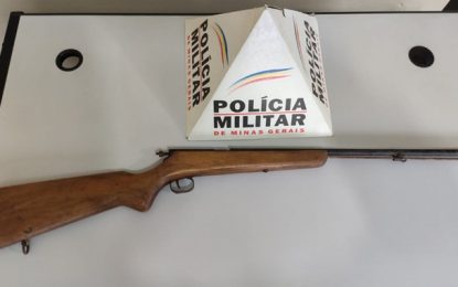 Polícia Militar apreende arma de fogo, em Desterro do Melo