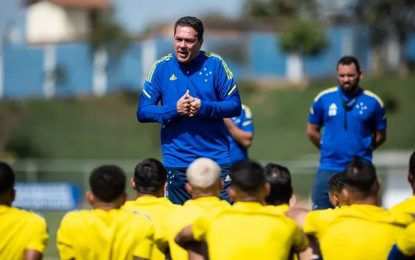 Cruzeiro duela com Vitória visando reação na Série B do Brasileirão