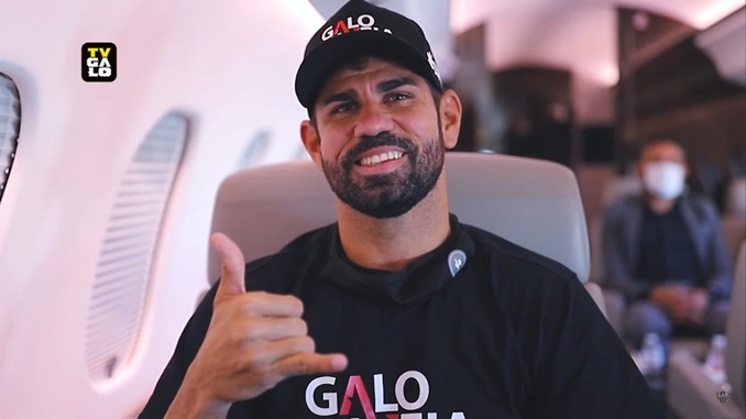 Diego Costa desembarca em BH: “Agradeço por estar no Galo e com a Massa”
