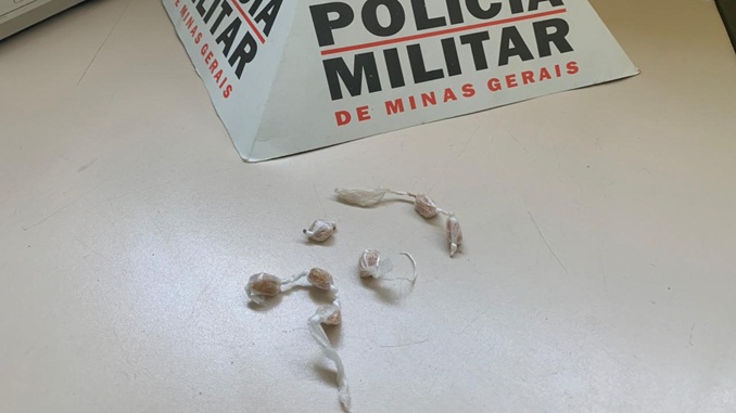 Adolescente é apreendido com pedras de crack em Barbacena