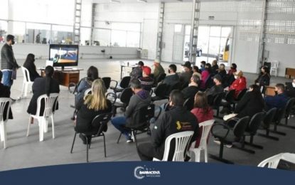 Setor de transporte realiza treinamento para o retorno seguro as aulas nos veículos escolares