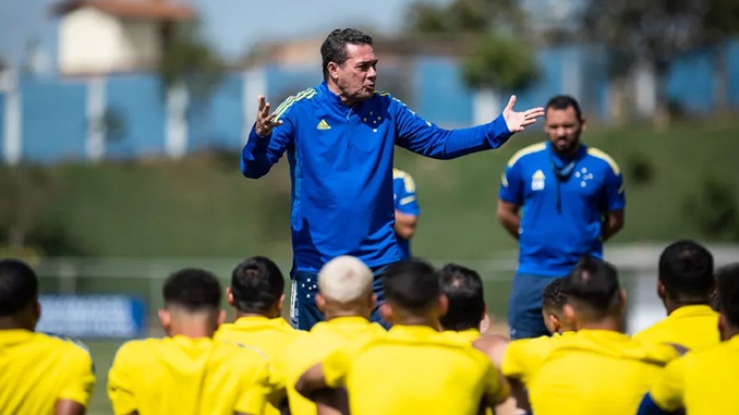 Cruzeiro busca pensar uma partida de cada vez para se reerguer