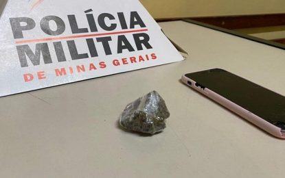 Polícia Militar apreende droga e celular na Colônia Rodrigo Silva