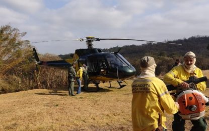 Bombeiros e Brigadistas continuam em combate ao incêndio de grandes proporções na Serra do São José
