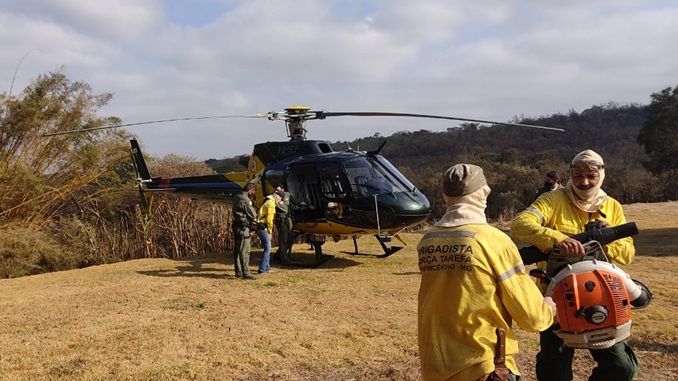 Bombeiros e Brigadistas continuam em combate ao incêndio de grandes proporções na Serra do São José