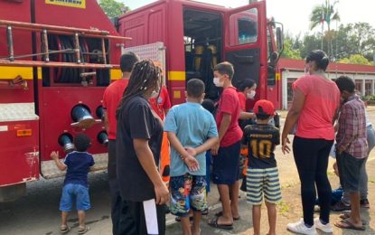 Corpo de Bombeiros recebe visita de crianças assistidas pelo CREAS e do CRAS