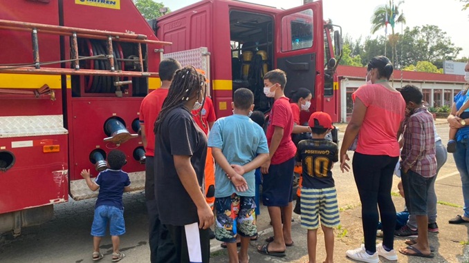 Corpo de Bombeiros recebe visita de crianças assistidas pelo CREAS e do CRAS