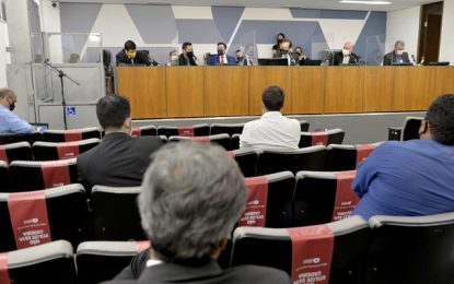 Deputados cobram revisão da tributação dos combustíveis