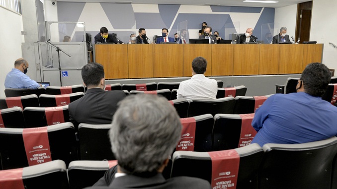 Deputados cobram revisão da tributação dos combustíveis