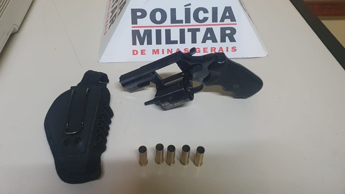 Homem é preso por posse irregular de arma de fogo no distrito de Senhora das Dores