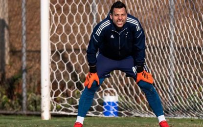 Com contrato perto do fim, futuro de Fábio ainda é incerto