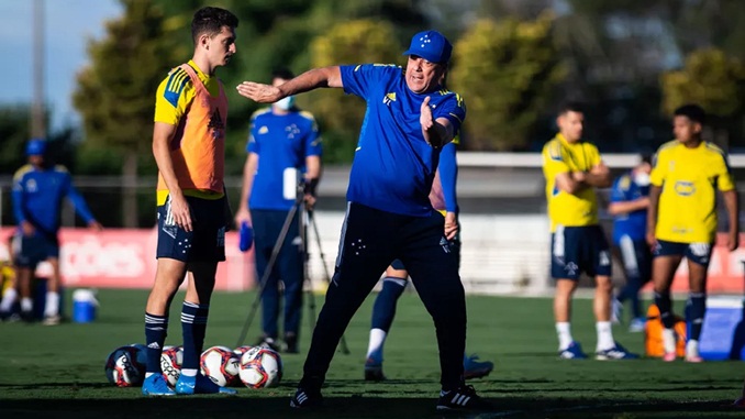 Cruzeiro encara Goiás na Serrinha para se afastar do Z4