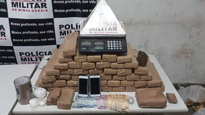 Traficante tenta despistar polícia, mas é preso com cerca de 50 kg de maconha em Uberaba