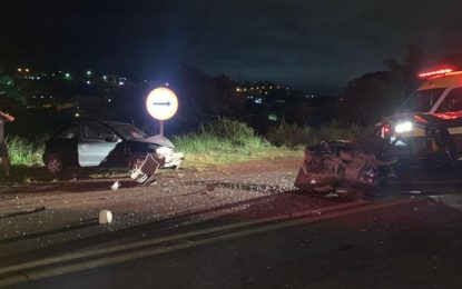 Colisão entre dois veículos deixa feridos na BR-040