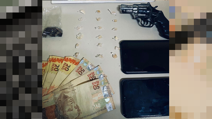 Dois são presos por tráfico de drogas em Barbacena