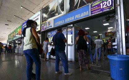 Mega-Sena deve pagar hoje prêmio de R$ 10,5 milhões