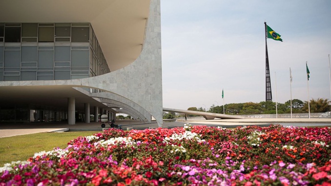 Auxílio Brasil: Bolsonaro aprova lei que cria novo programa social