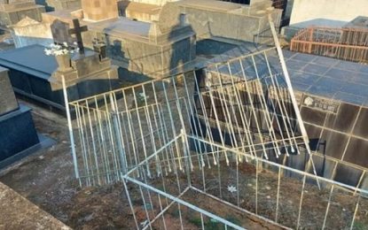 Homem é preso suspeito de vandalizar lápides de cemitério em Faria Lemos
