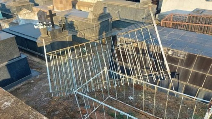 Homem é preso suspeito de vandalizar lápides de cemitério em Faria Lemos