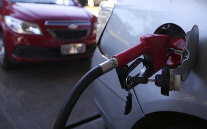 Postos de Belo Horizonte amanhecem com filas nesta sexta-feira