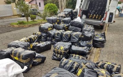 Dois mil pares de tênis falsificados são apreendidos em Jacutinga