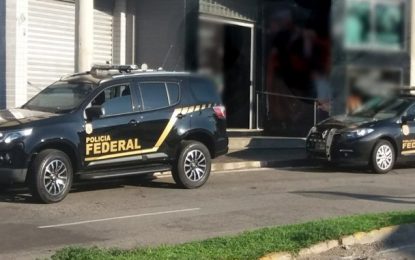 Polícia Federal cumpre mandados em Itaúna após investigação identificar irregularidades na aquisição de armas de fogo