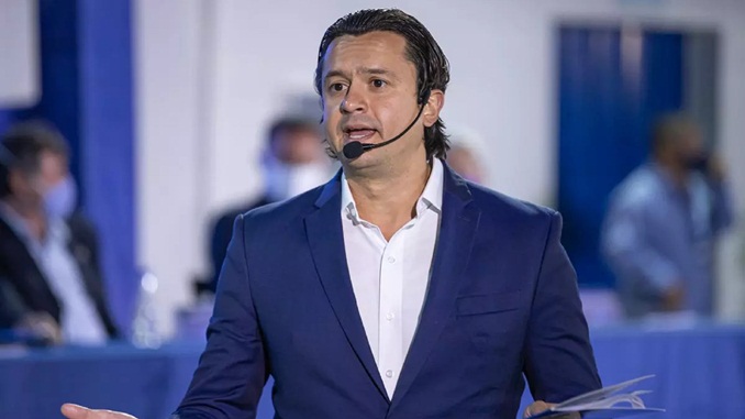 Empresários garantem R$ 13 mi para salários; condição é a saída de Sérgio do Cruzeiro